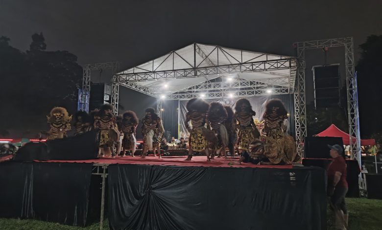 Porsema XIII Wonosobo Meriah! Seni Warok Lengger dan Tari Topeng Sukses Hibur Penonton