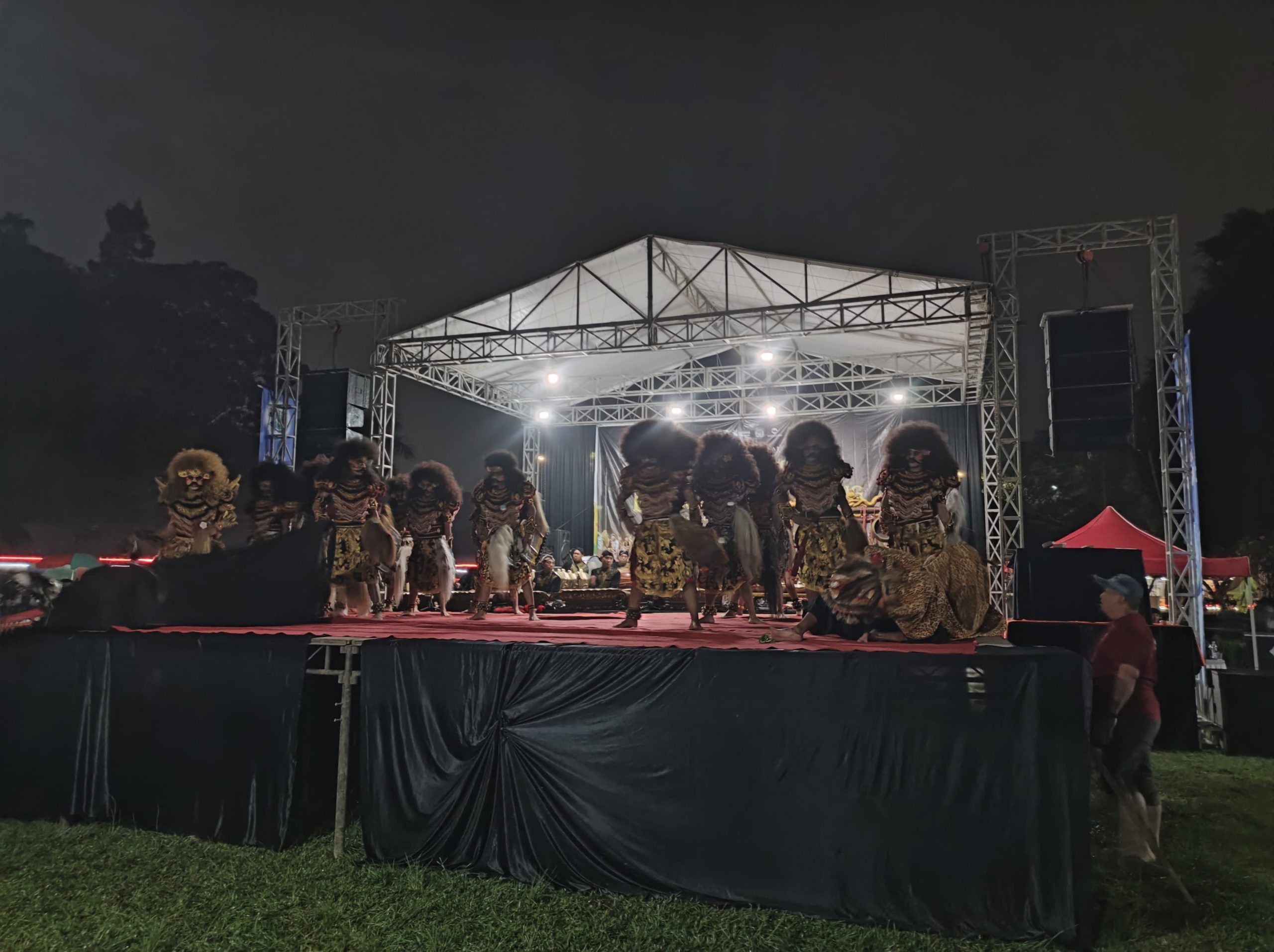 Porsema XIII Wonosobo Meriah! Seni Warok Lengger dan Tari Topeng Sukses Hibur Penonton