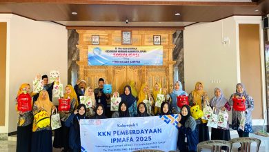 Mahasiswa KKN Dermaya IPMAFA Gelar Pelatihan Ecoprint Bersama Ibu-ibu PKK di Desa Dermolo
