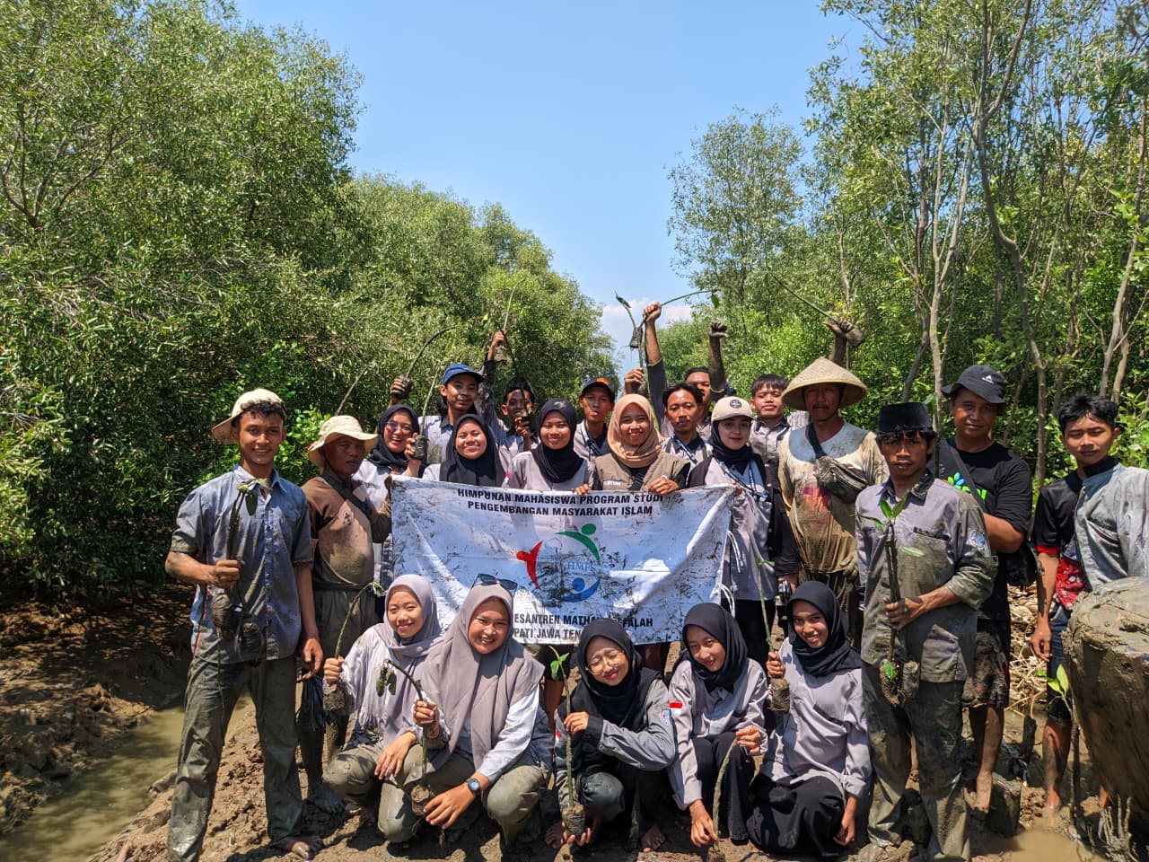 Segenap Mahasiswa Prodi PMI IPMAFA Ikut Mensukseskan Program Mageri Segoro Pemprov Jawa Tengah di Pati