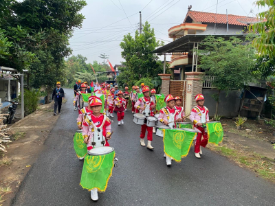 Corp Drumband MI Hidayatul Islam Buka Kemah Bhakti Hari Santri