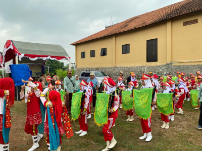Corp Drumband MI Hidayatul Islam Buka Kemah Bhakti Hari Santri