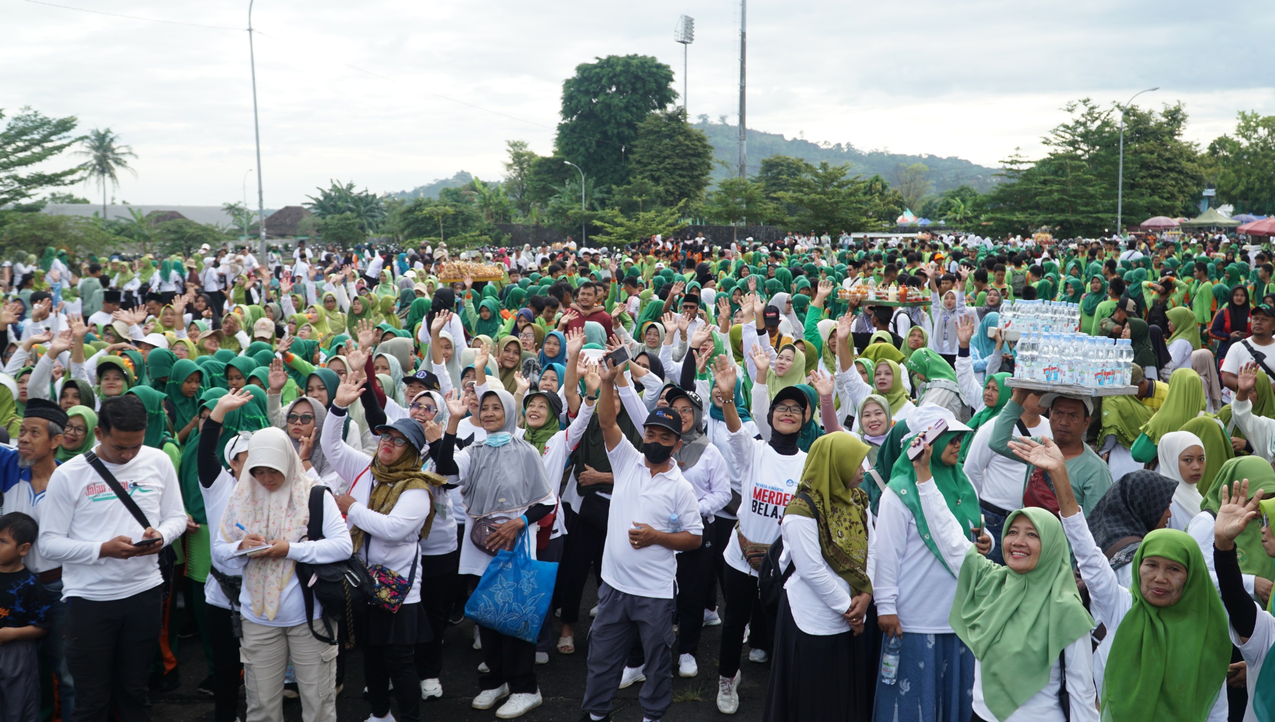 25 Ribu Peserta Meriahkan Jalan Sehat Santri NU Jateng 2025