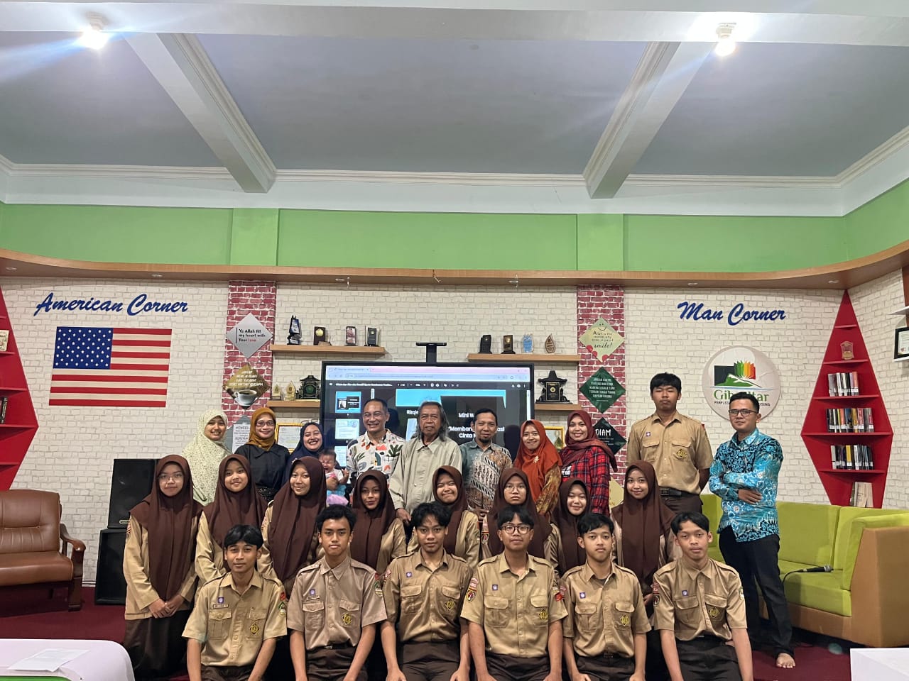 Bangun Generasi Cinta Menulis, Satupena Temanggung Gelar Mini Workshop di MAN Temanggung