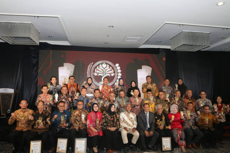 Dosen UIN Walisongo Dapat Penghargaan Abdi Nagari Award 2025