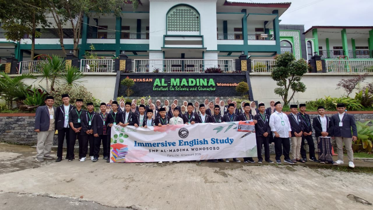 Tingkatkan Keahlian Berbahasa Inggris, Siswa Program Bilingual SMP Al Madina Wonosobo Ikuti Immersive English Study di Pare Kediri