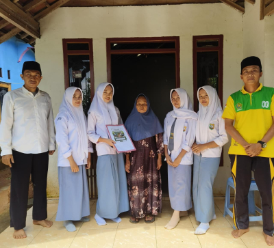 Wujud Kepedulian, Siswa As-Salafiyah Lahar Sisihkan Uang Saku untuk Korban Longsor dan Banjir