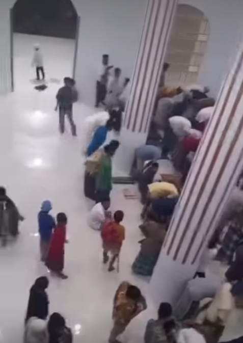 Cek Fakta! Video Viral Jemaah Salat Disodok Tongkat Bukan di Pati