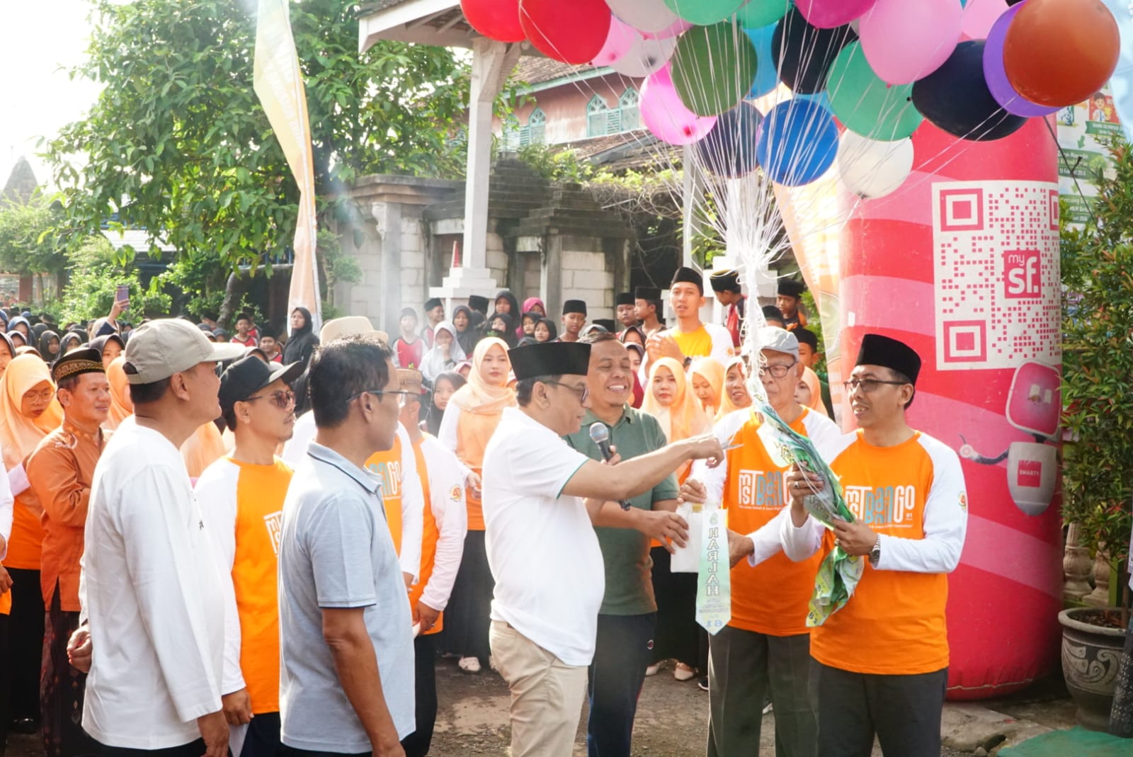 Plt Bupati Pati Lepas Jalan Sehat MTs Tarbiyatul Banin