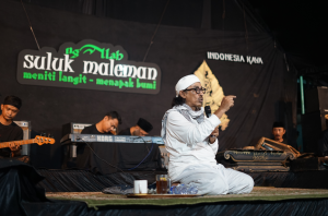 Bahasan Suluk Maleman Kali ini Sujud di Tengah Guncangan Zaman