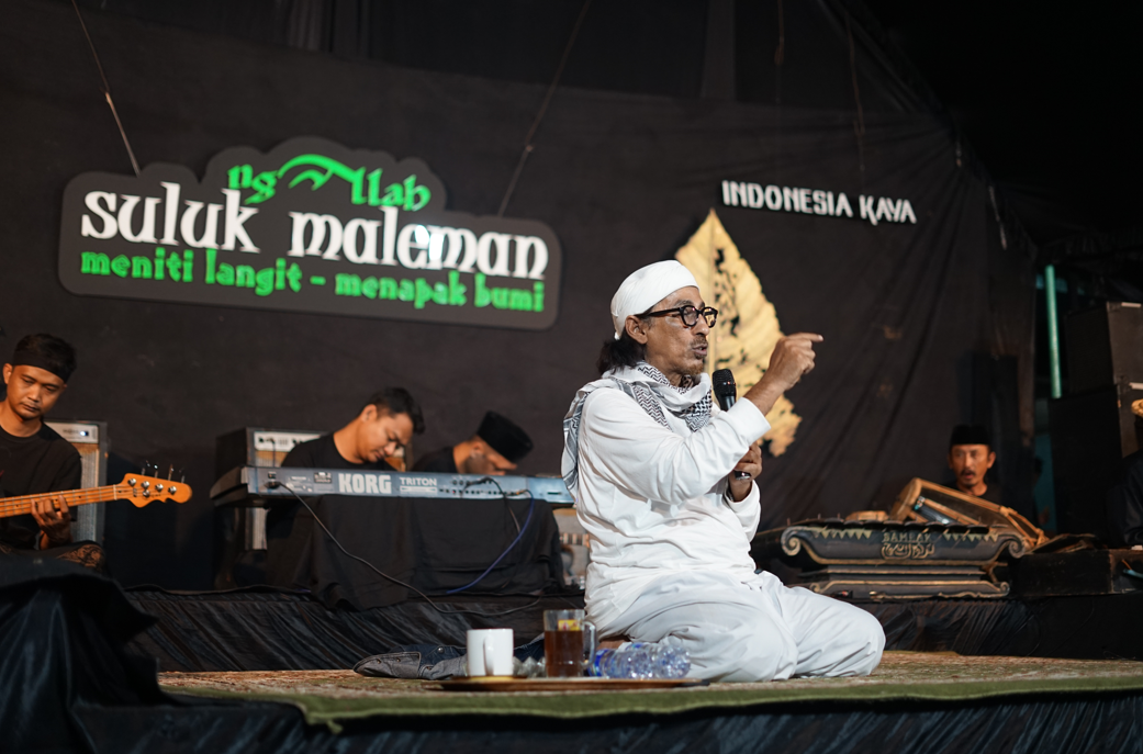 Bahasan Suluk Maleman Kali ini Sujud di Tengah Guncangan Zaman