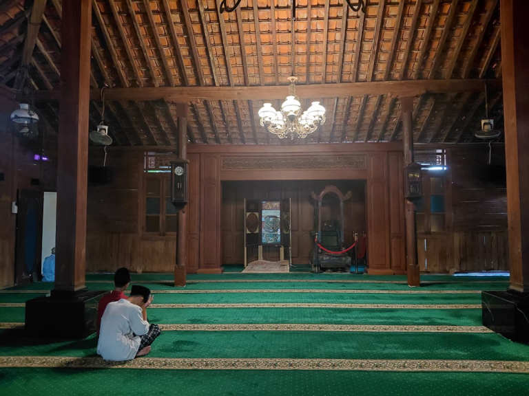 Masjid Jami' Kajen Pati: Saksi Bisu Perjuangan Mbah Mutamakkin Membangun Desa Santri