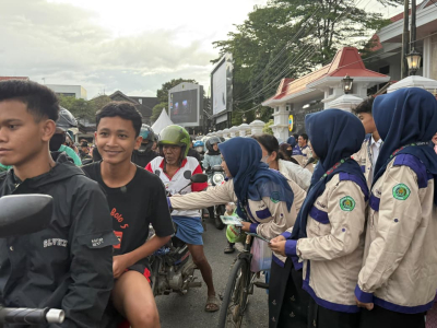 Organisasi Siswa MAN 1 Pati adakan Bagi Takjil, Bukber hingga Santunan Anak Yatim di Bulan Ramadhan