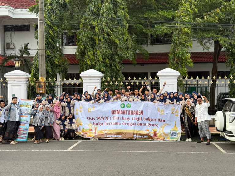 Organisasi Siswa MAN 1 Pati adakan Bagi Takjil, Bukber hingga Santunan Anak Yatim di Bulan Ramadhan