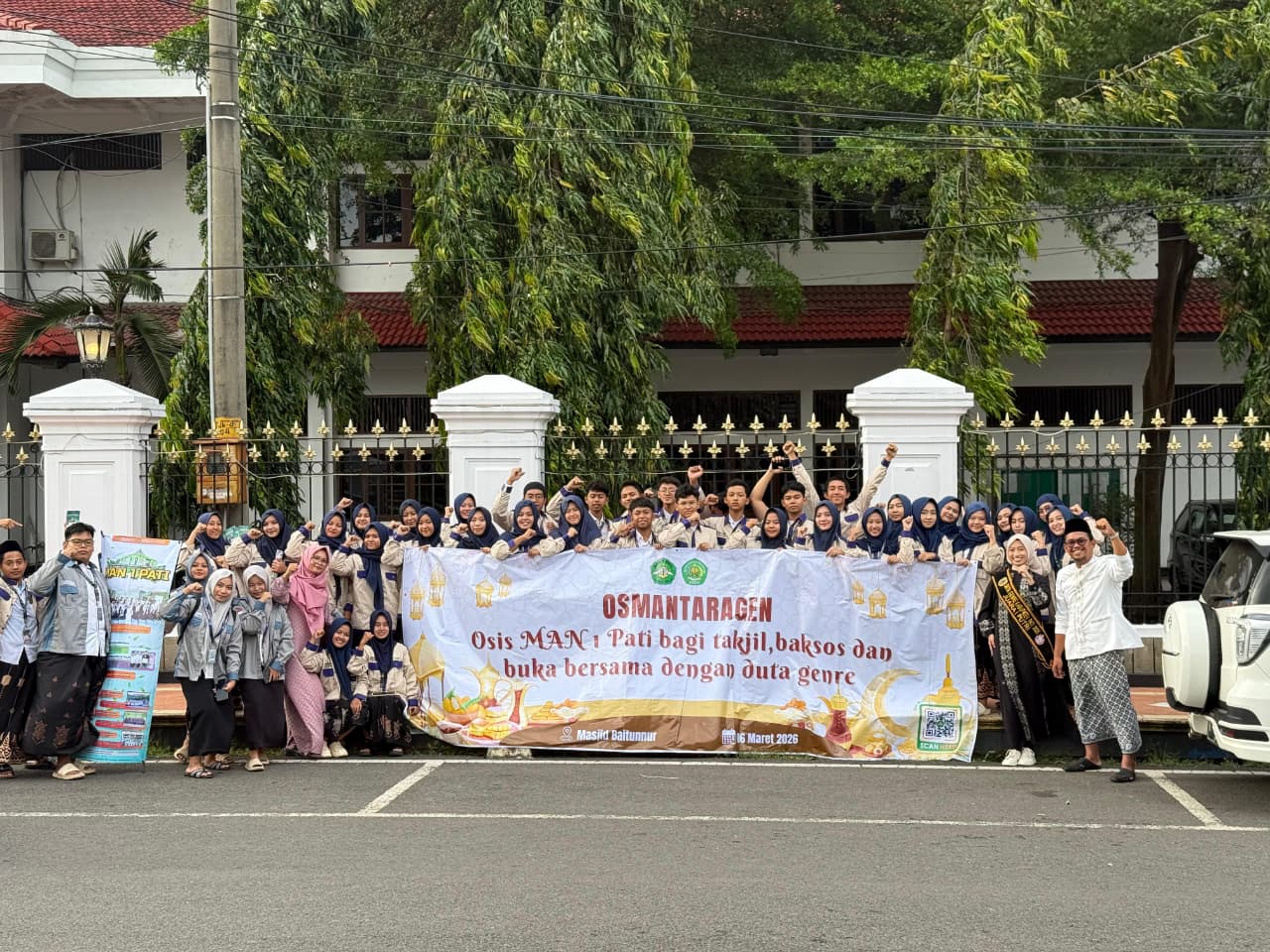 Organisasi Siswa MAN 1 Pati adakan Bagi Takjil, Bukber hingga Santunan Anak Yatim di Bulan Ramadhan
