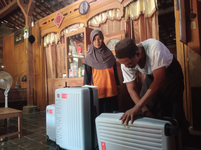 Menabung Rp10 Ribu per hari, Perajin Tempe asal Soneyan Akhirnya Berangkat Haji