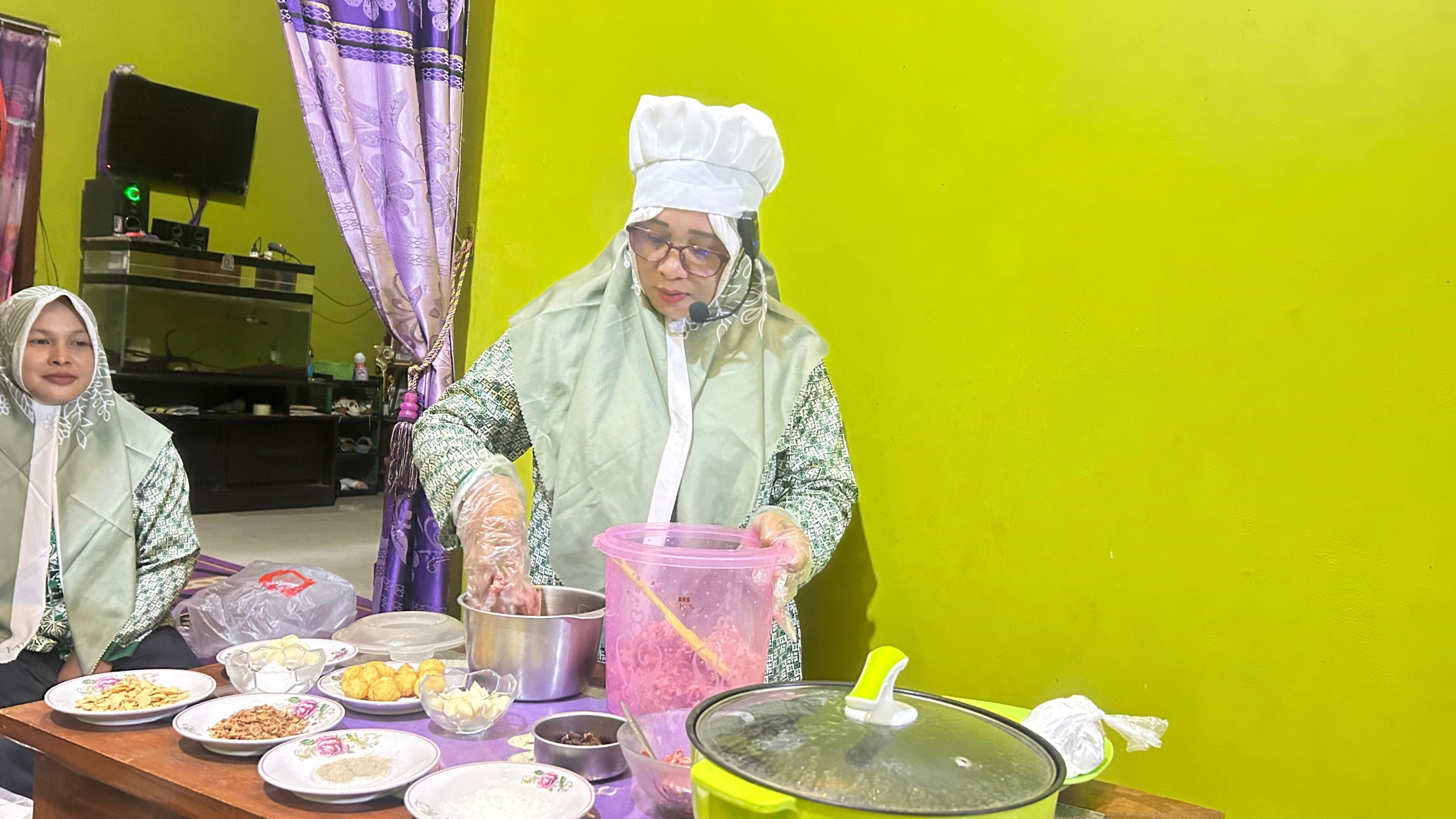 Gelar Pelatihan Bikin Bakso, Fatayat NU Bumirejo Dorong Lahirnya UMKM untuk Koperasi Merah Putih