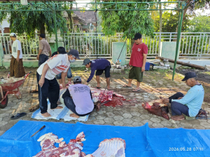 ​Iduladha, Yayasan PIM Mujahidin Bageng Bagikan Daging Kurban untuk Ratusan Siswa dan Guru