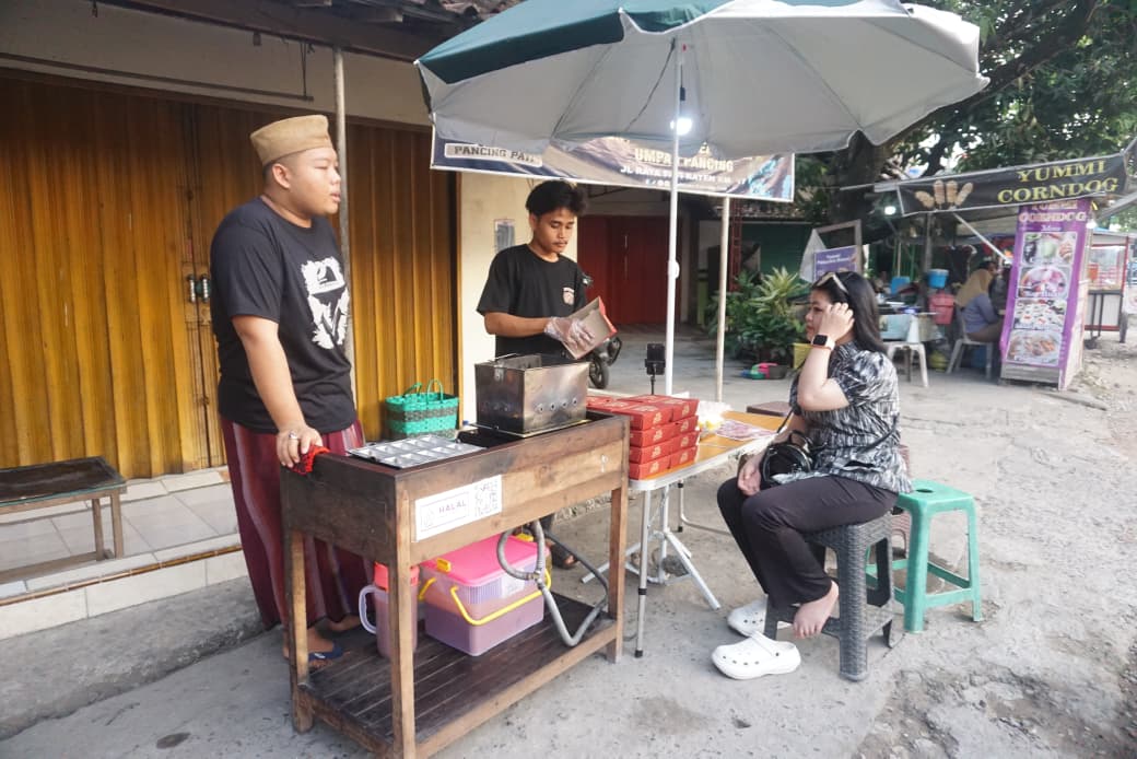 Berawal dari YouTube, Eks Santri Kajen Sukses Rintis Bisnis Kue Balok Lumer di Kayen