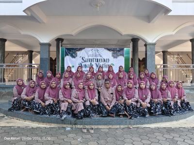 Para pengurus NU Care LAZISNU Grogolan, Dukuhseti, Pati, berpose bersama usai gelaran santunan yatama yang digelar di Masjid Darussalam pada Senin (29/6/2026). Foto: Ova