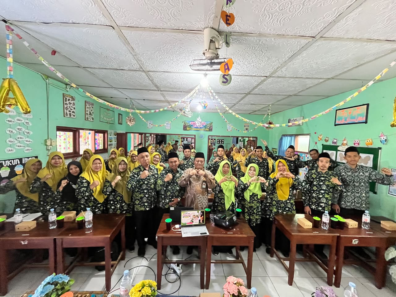 Guru MI dan RA LP. Ma'arif se kec Bendosari GELAR PELATIHAN KBC UNTUK TINGKATKAN KOMPETENSI GURU