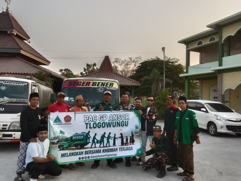 Ansor Tlogowungu Salurkan Tiga Tangki Air Bersih untuk Warga Cengkalsewu yang Terdampak Kekeringan