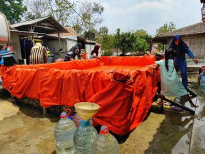 Gandeng UPZIS MWCNU Pucakwangi, Paguyuban Sopir Pati Salurkan Air Bersih
