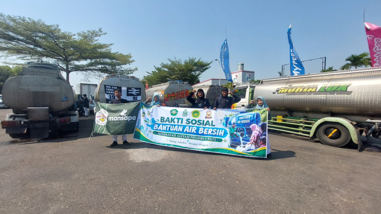 Respon Kekeringan, MAN 1 Pati Salurkan 10 Tangki Air Bersih Bagi Warga Terdampak